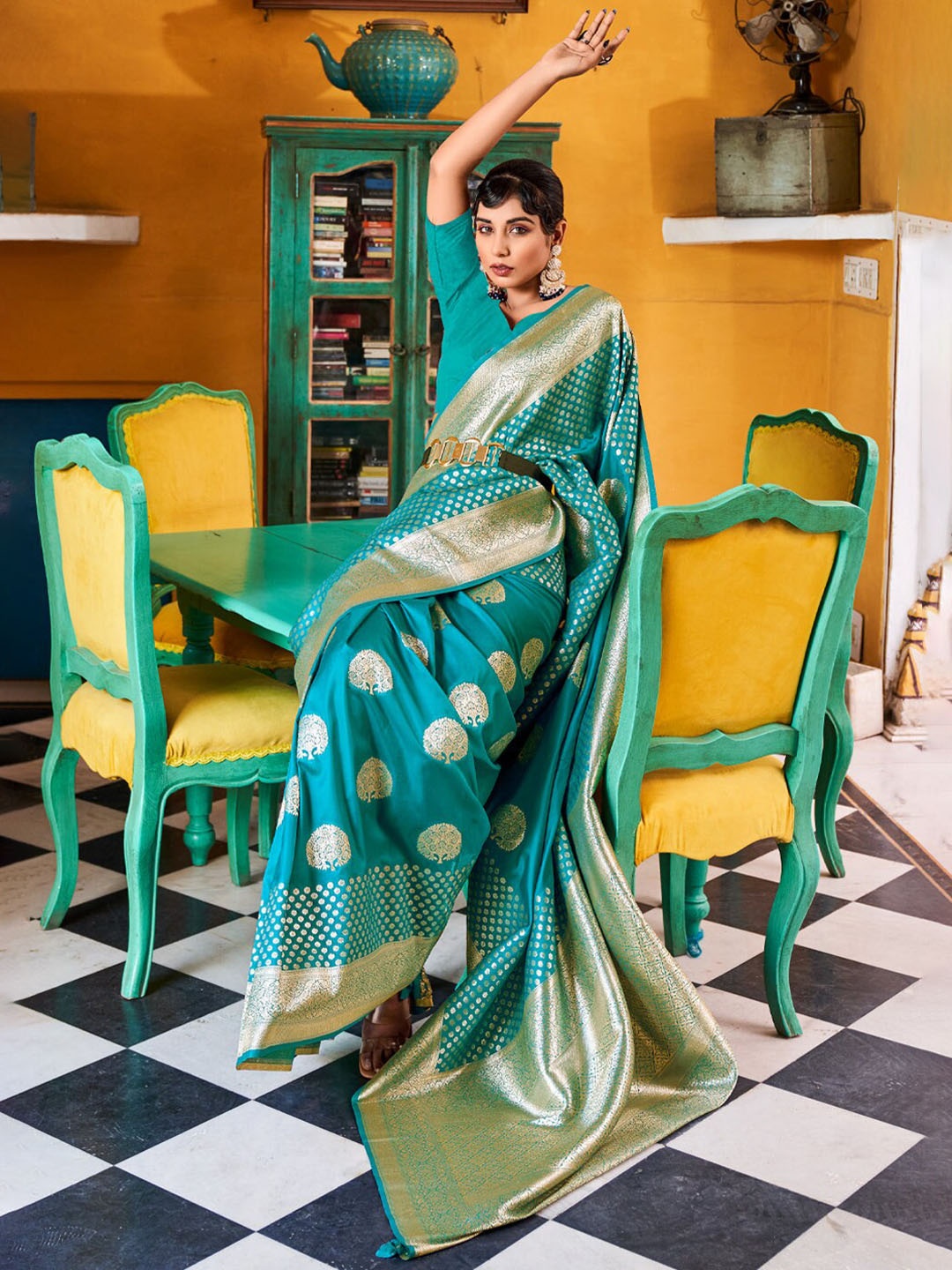 

MySilkLove Woven Design Zari Silk Blend Banarasi Saree, Green