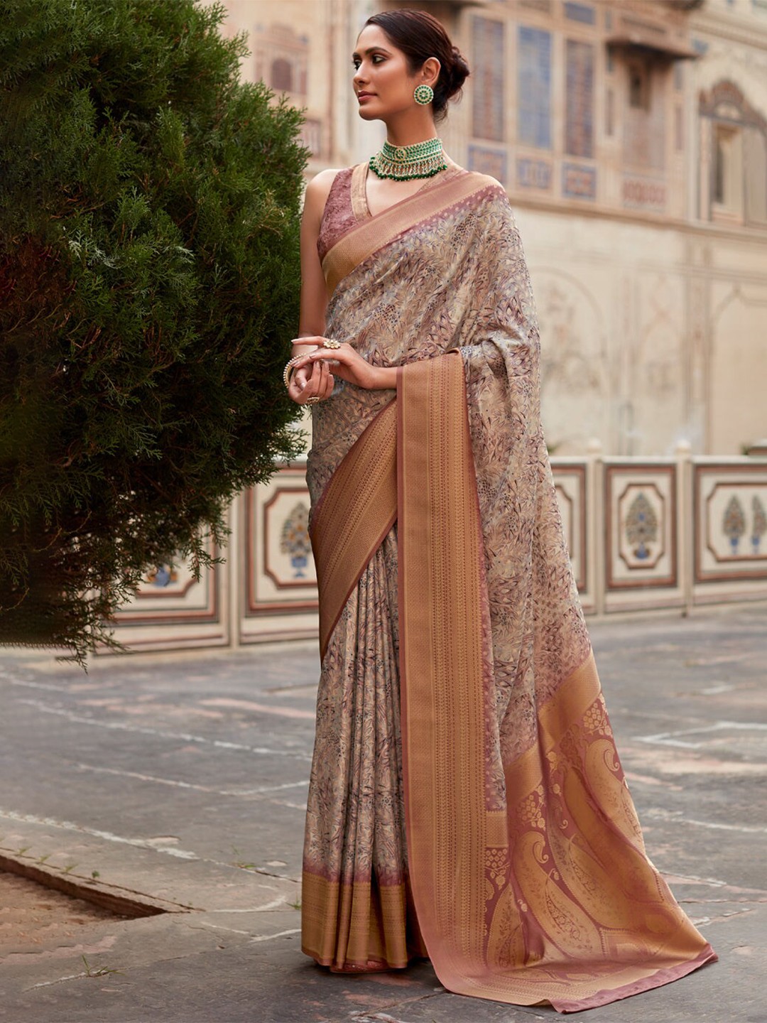 

MySilkLove Ethnic Motifs Zari Silk Blend Banarasi Saree, Brown