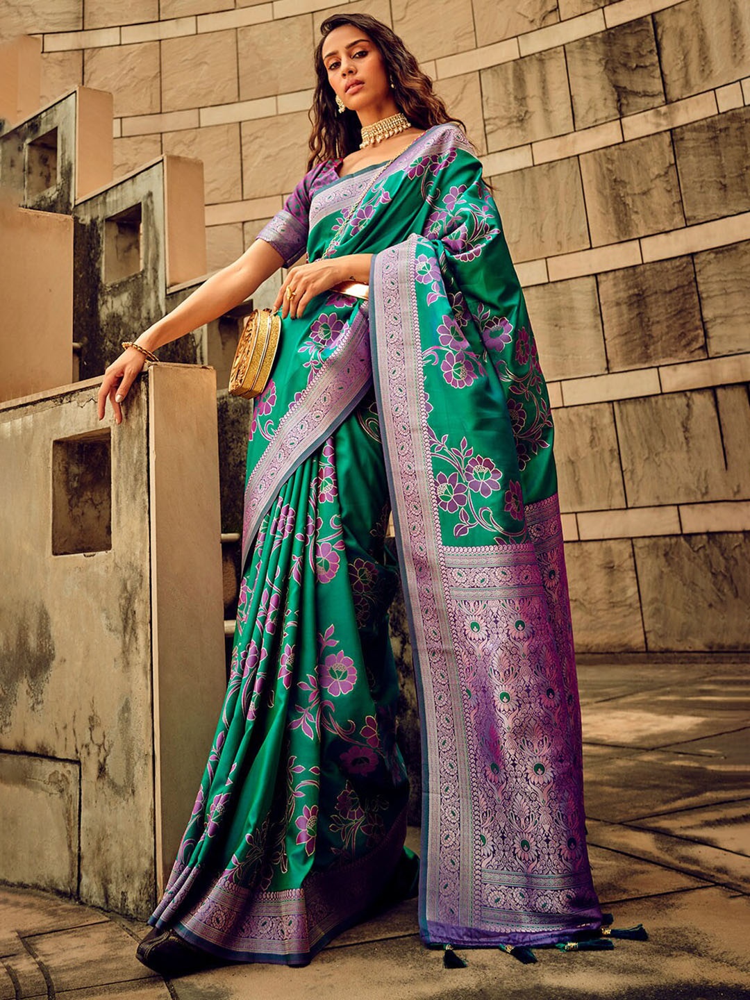

MySilkLove Woven Design Zari Silk Blend Banarasi Saree, Green