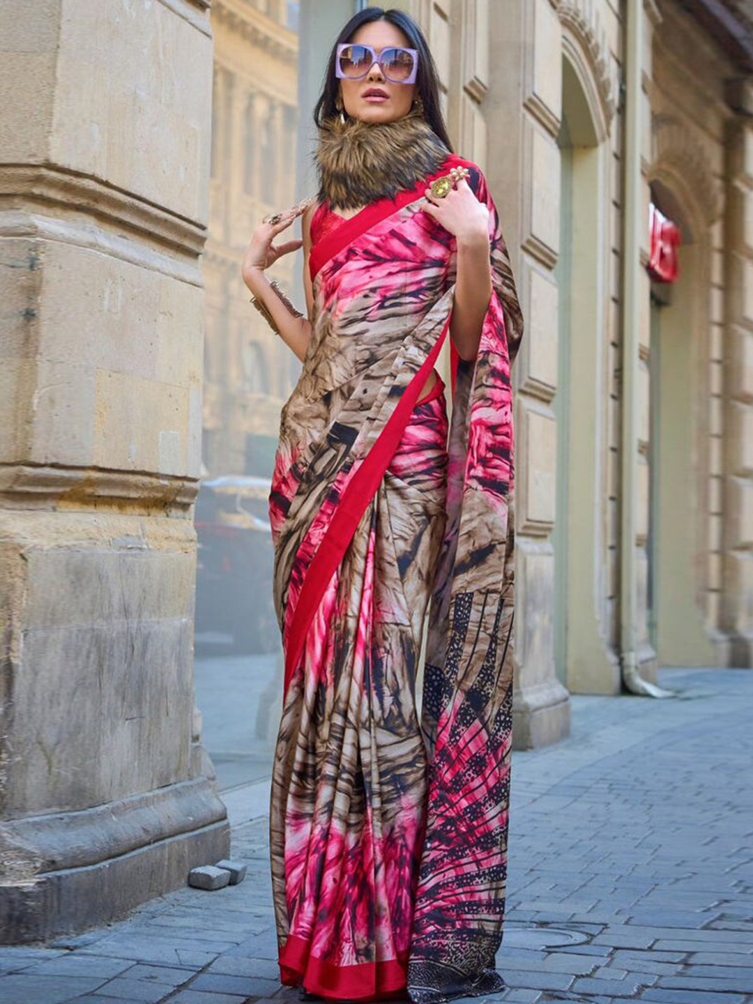 

MySilkLove Floral Satin Saree, Pink