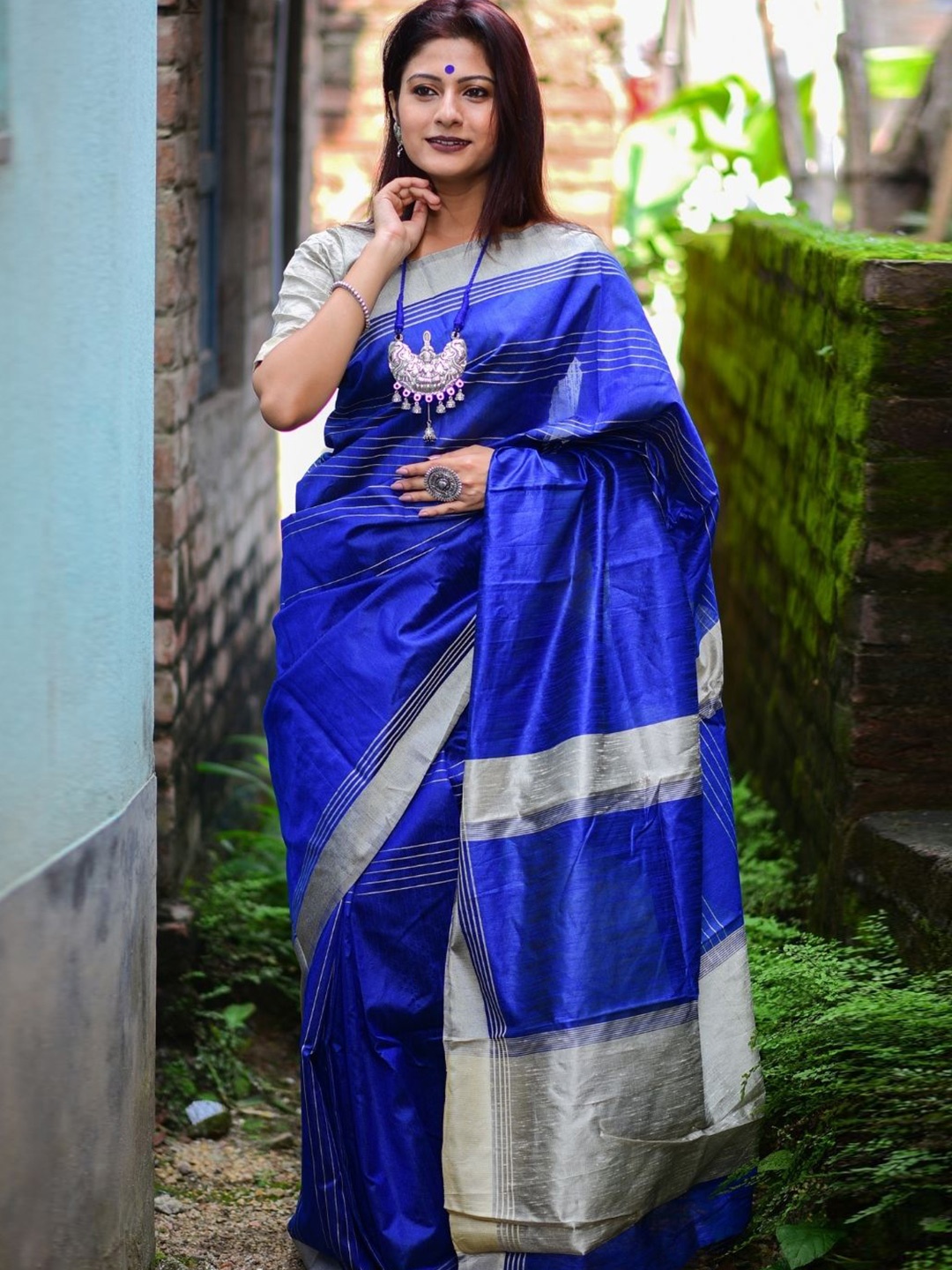 

MySilkLove Striped Zari Silk Blend Saree, Blue