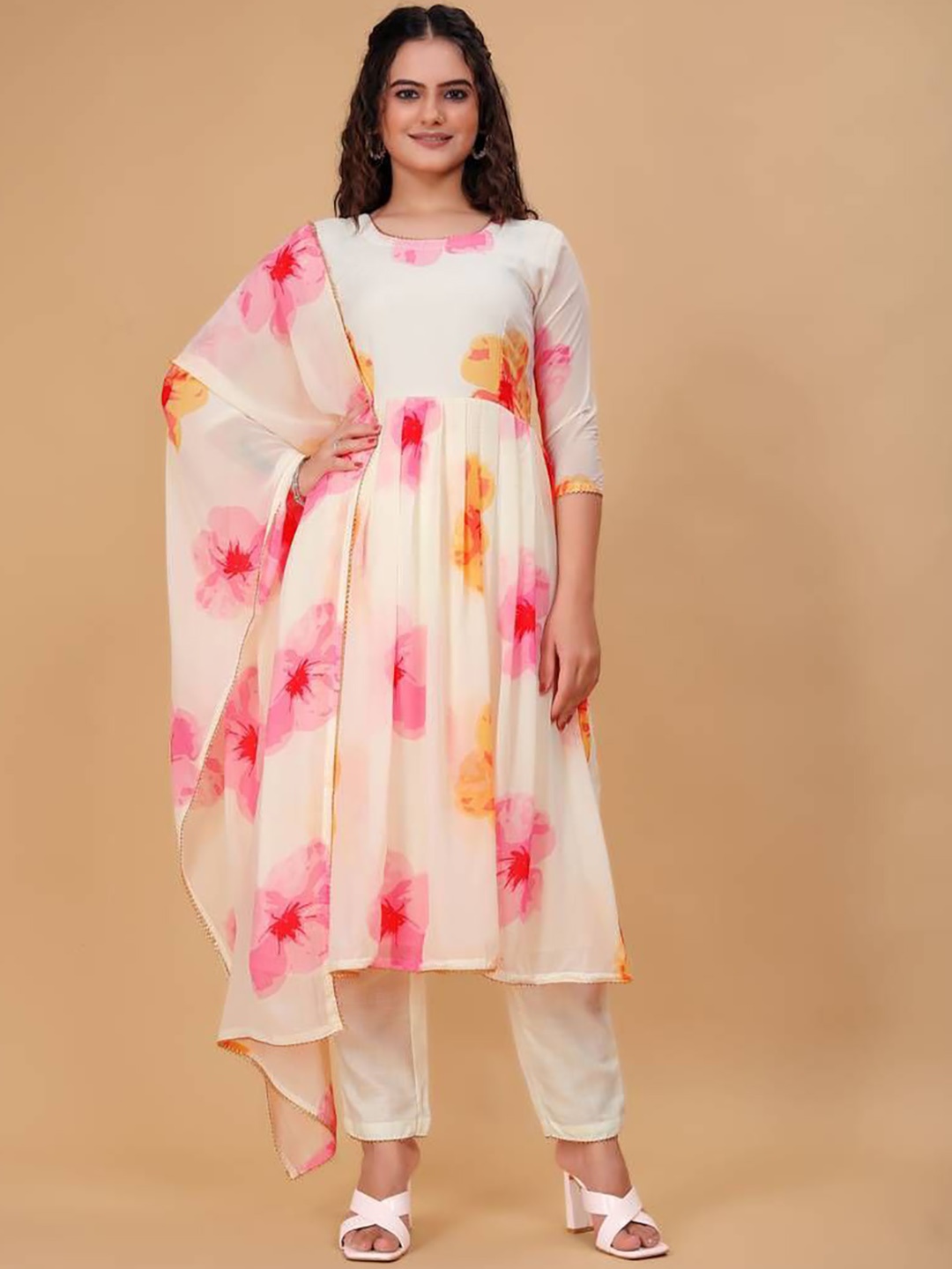 

TWINS LADY Paisley Printed Round Neck Three-Quarter Sleeves Kurta Set, Cream