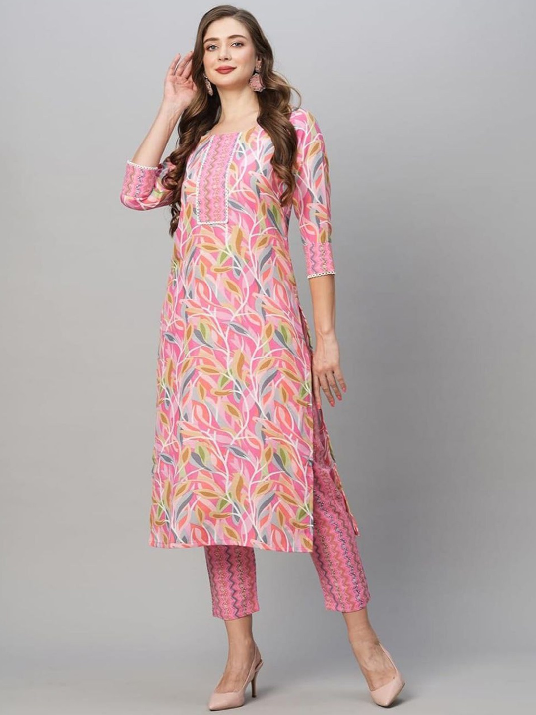 

TWINS LADY Floral Printed Round Neck Three-Quarter Sleeves Kurta with Trousers, Pink