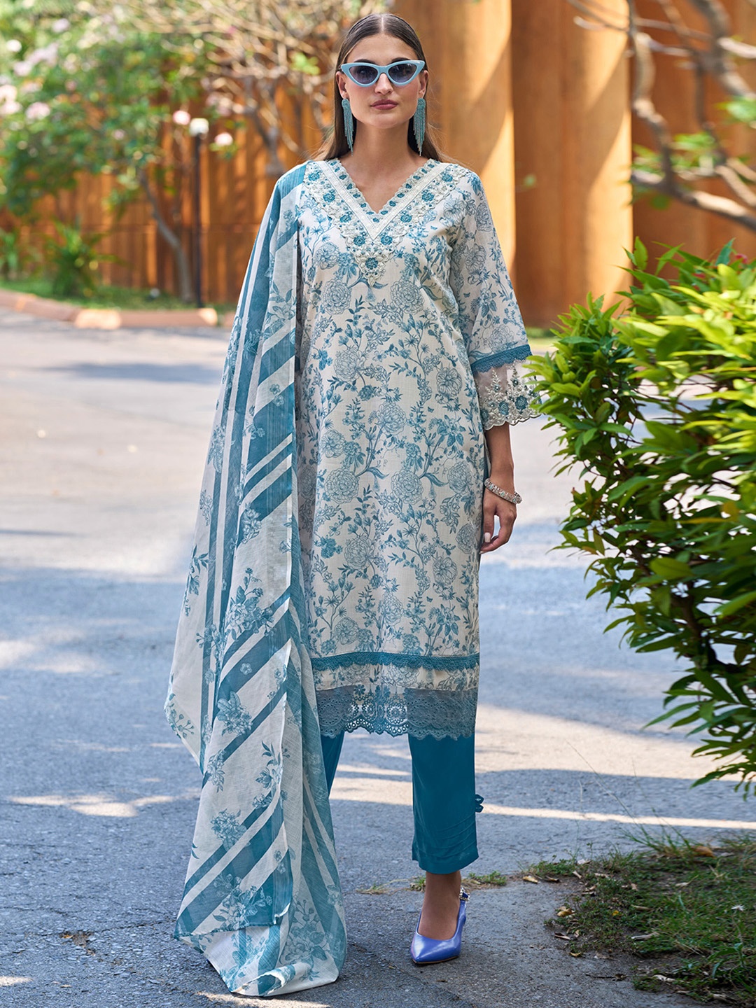 

Indo Era Floral Printed Regular Thread Work Pure Cotton Kurta with Trousers & Dupatta, Blue