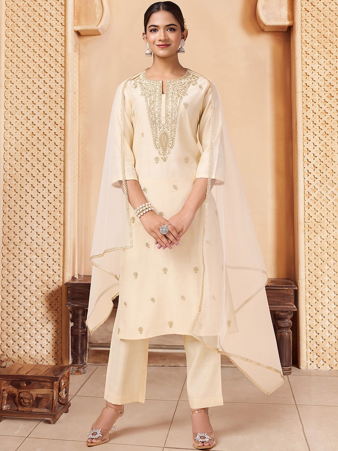 

House of Pataudi Ethnic Motifs Embroidered Regular Straight Kurta With Trousers & Dupatta, Off white