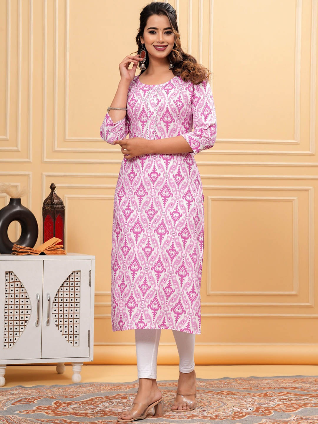 

Light Daisy Ethnic Motifs Printed Gotta Patti Boat Neck A-Line Kurta, Pink