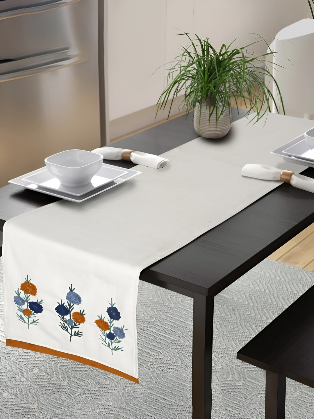 

eyda White & Blue Embroidered Pure Cotton Table Runner