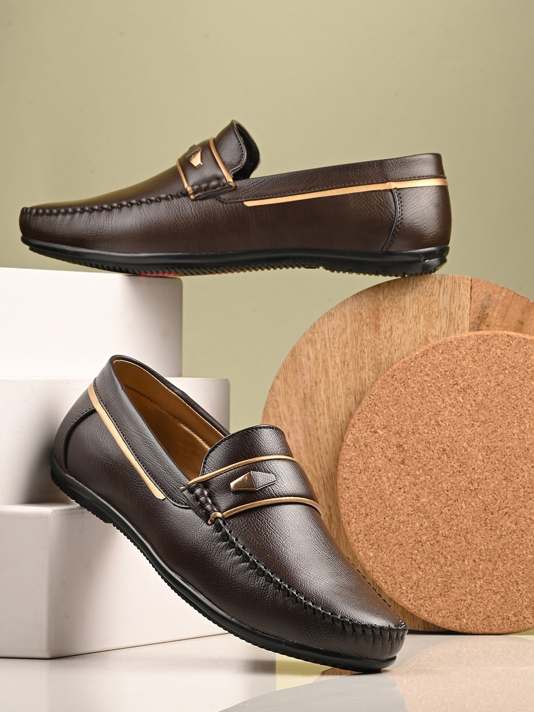 

knoos Men Round Toe Water Repellent Upper Loafers, Brown