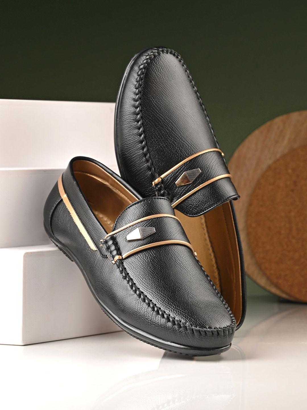 

knoos Men Round Toe Water Repellent Upper Loafers, Black