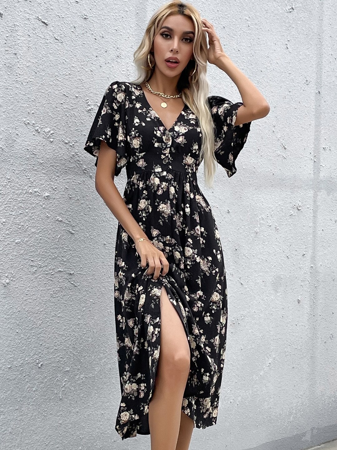 

StyleCast Black & White Floral Print Flared Sleeves V-Neck Midi A-Line Dress