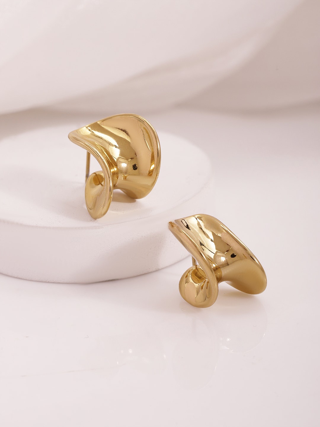 

Rubans Voguish 18KT Gold Plated Stainless Steel Tarnish-Free Waterproof Geometric Studs