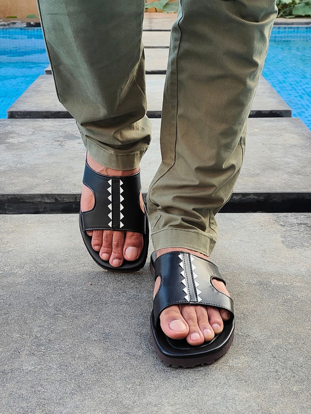 

THE MADRAS TRUNK Men Comfort Sandals, Black