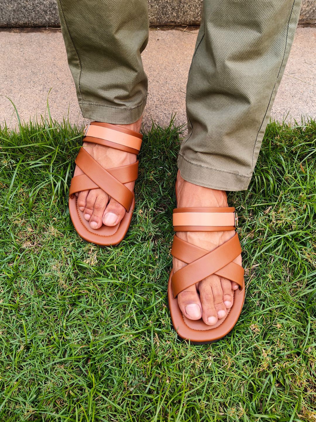 

THE MADRAS TRUNK Men Comfort Sandals, Tan