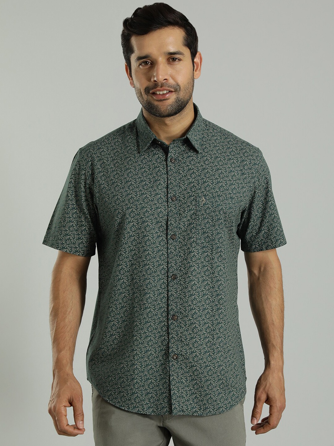 

Indian Terrain Slim Fit Micro Ditsy Printed Pure Cotton Casual Shirt, Green