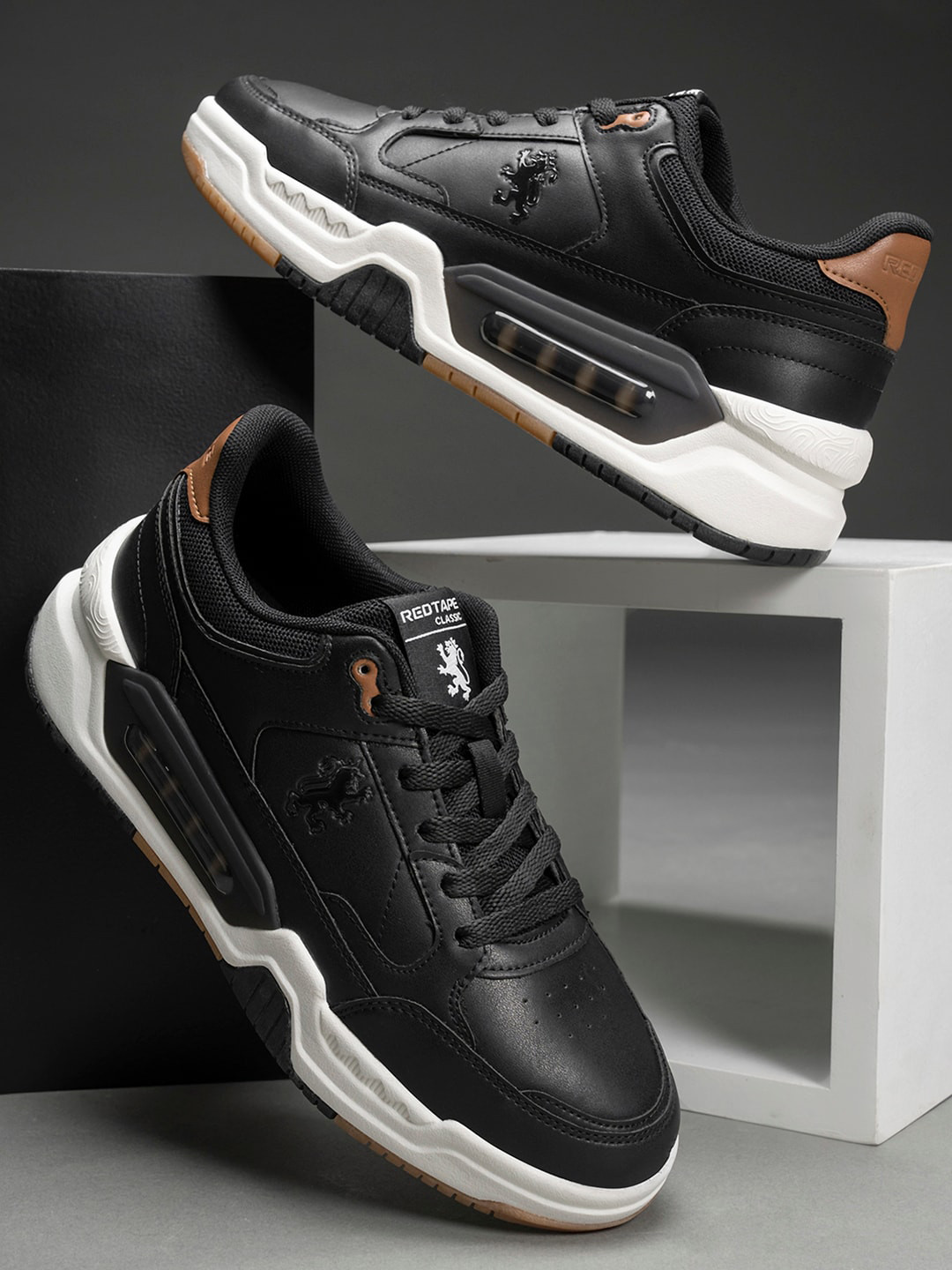 

Red Tape Men Textured Sneakers, Black