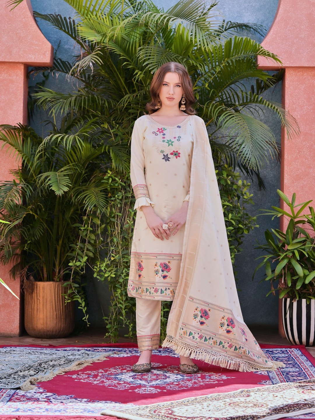 

ZARIMO Pure Silk Unstitched Dress Material, Off white