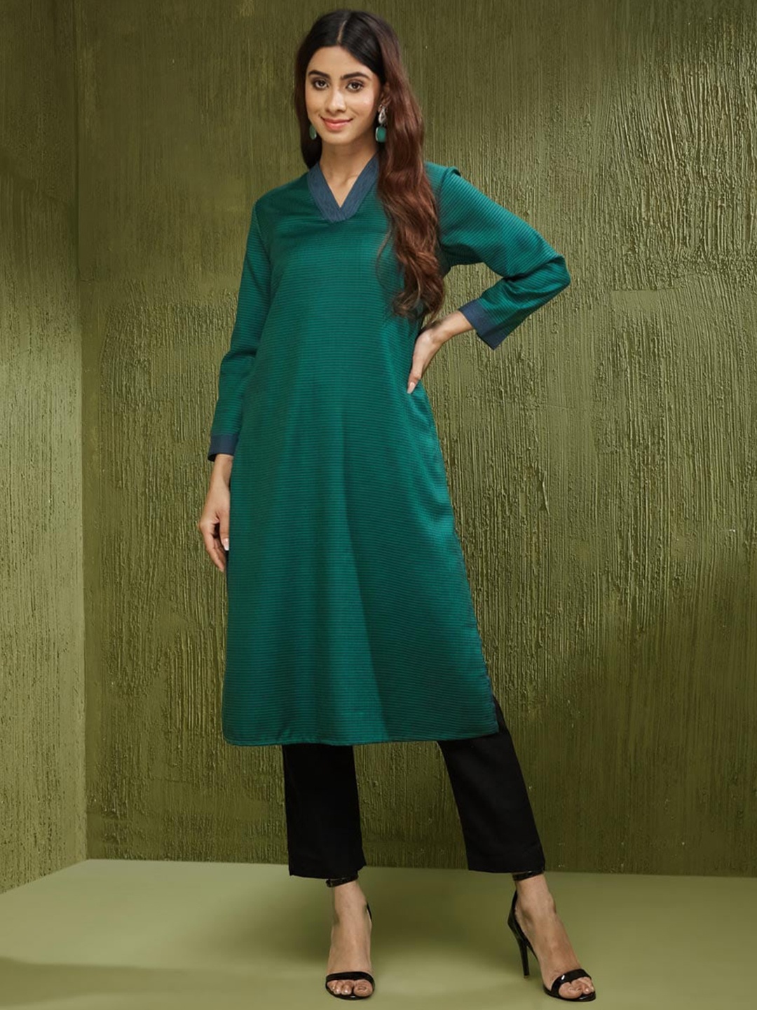 

Fabindia V Neck Thread Work Woollen Kurta, Green