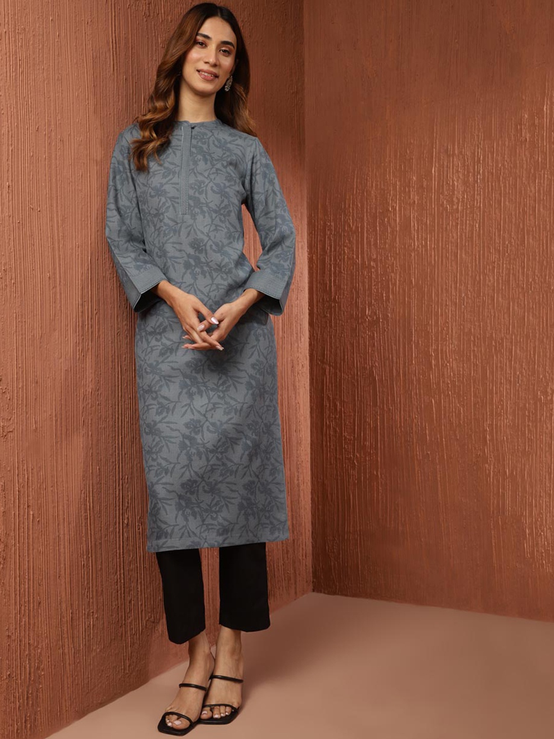 

Fabindia Mandarin Collar Floral Printed Woollen Kurta, Grey