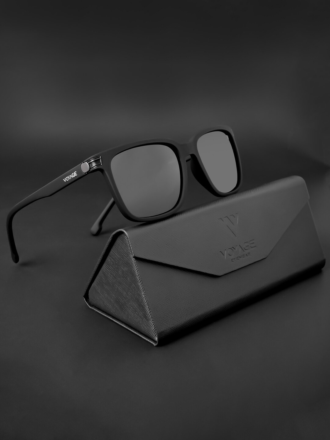 

Voyage Unisex Square Sunglasses with Polarised and UV Protected Lens VY221002PMG5249, Black