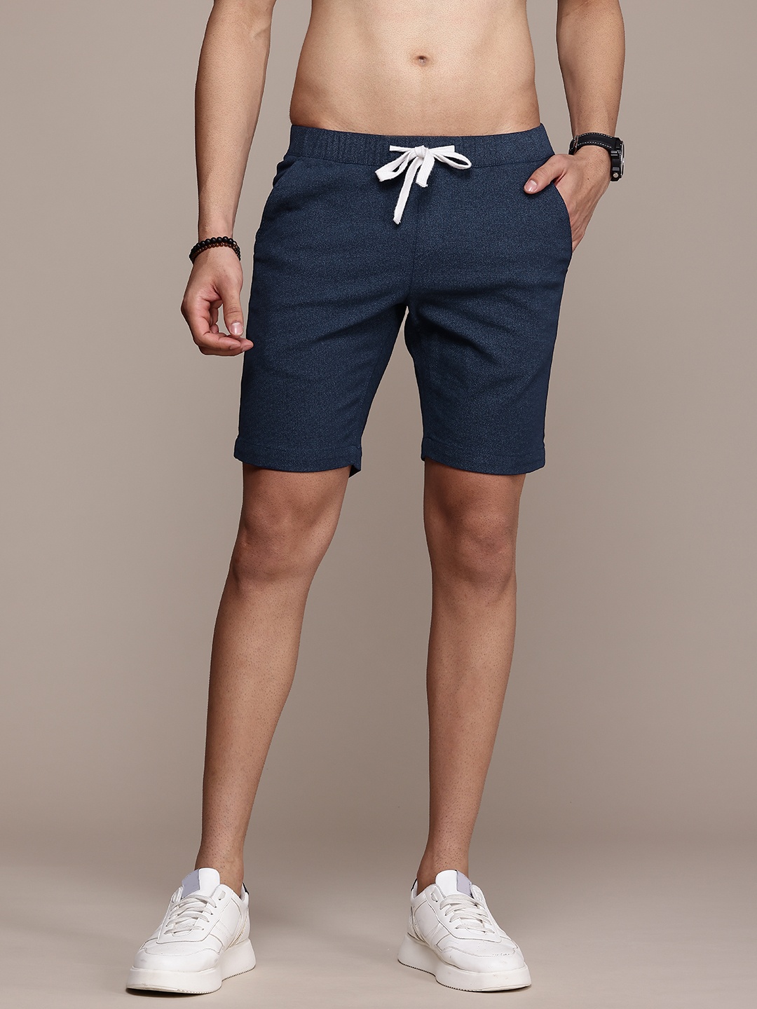 

Roadster Men Solid Regular Shorts, Navy blue