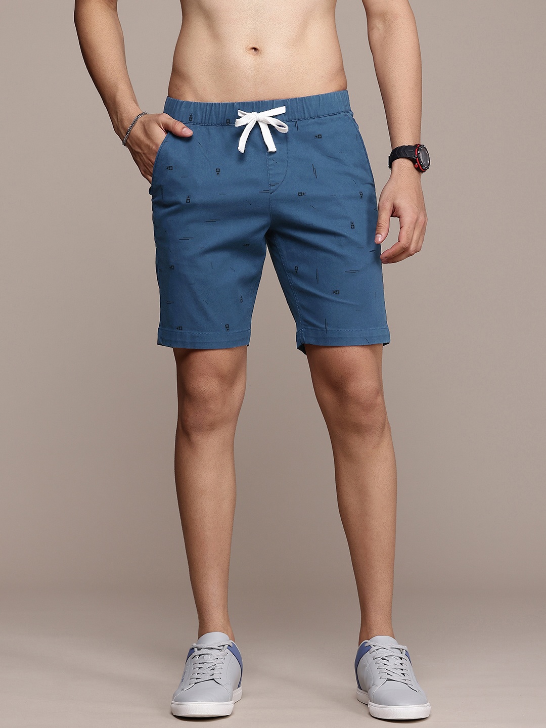 

Roadster Men Conversational Printed Shorts, Blue