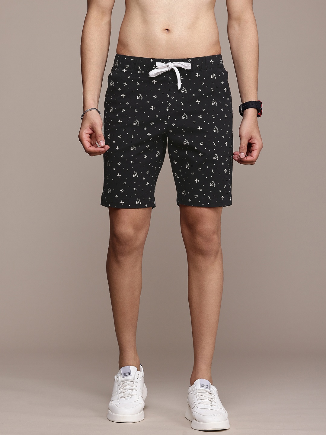 

Roadster Men Conversational Printed Regular Fit Casual Shorts, Black