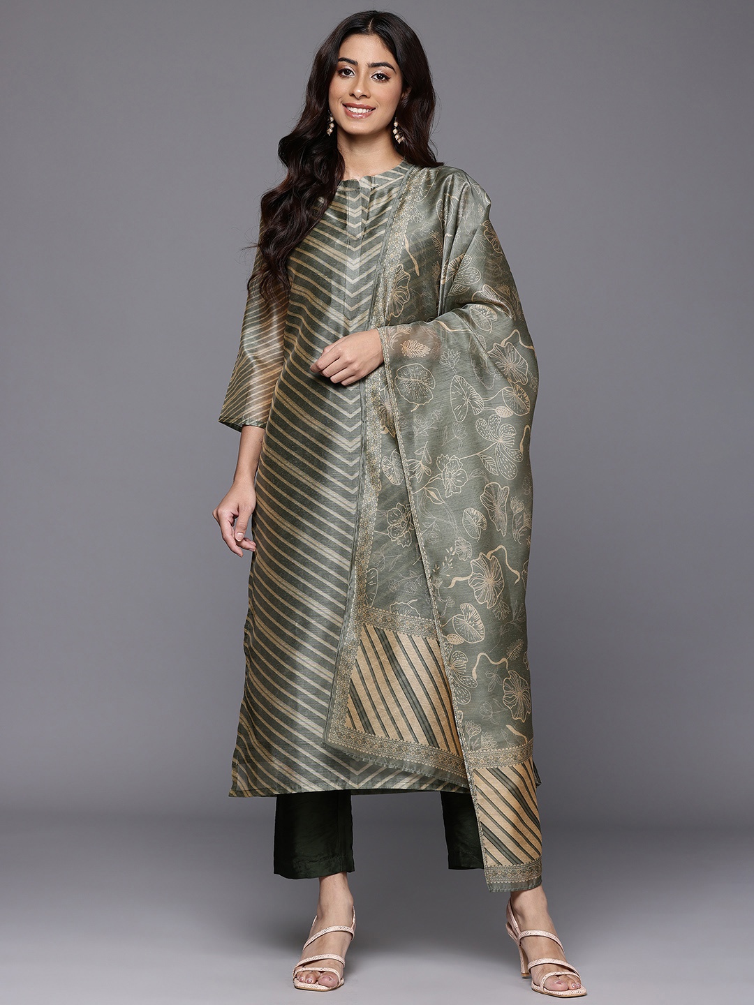

Varanga Women Printed Chanderi Silk Kurta with Trousers & Dupatta, Olive