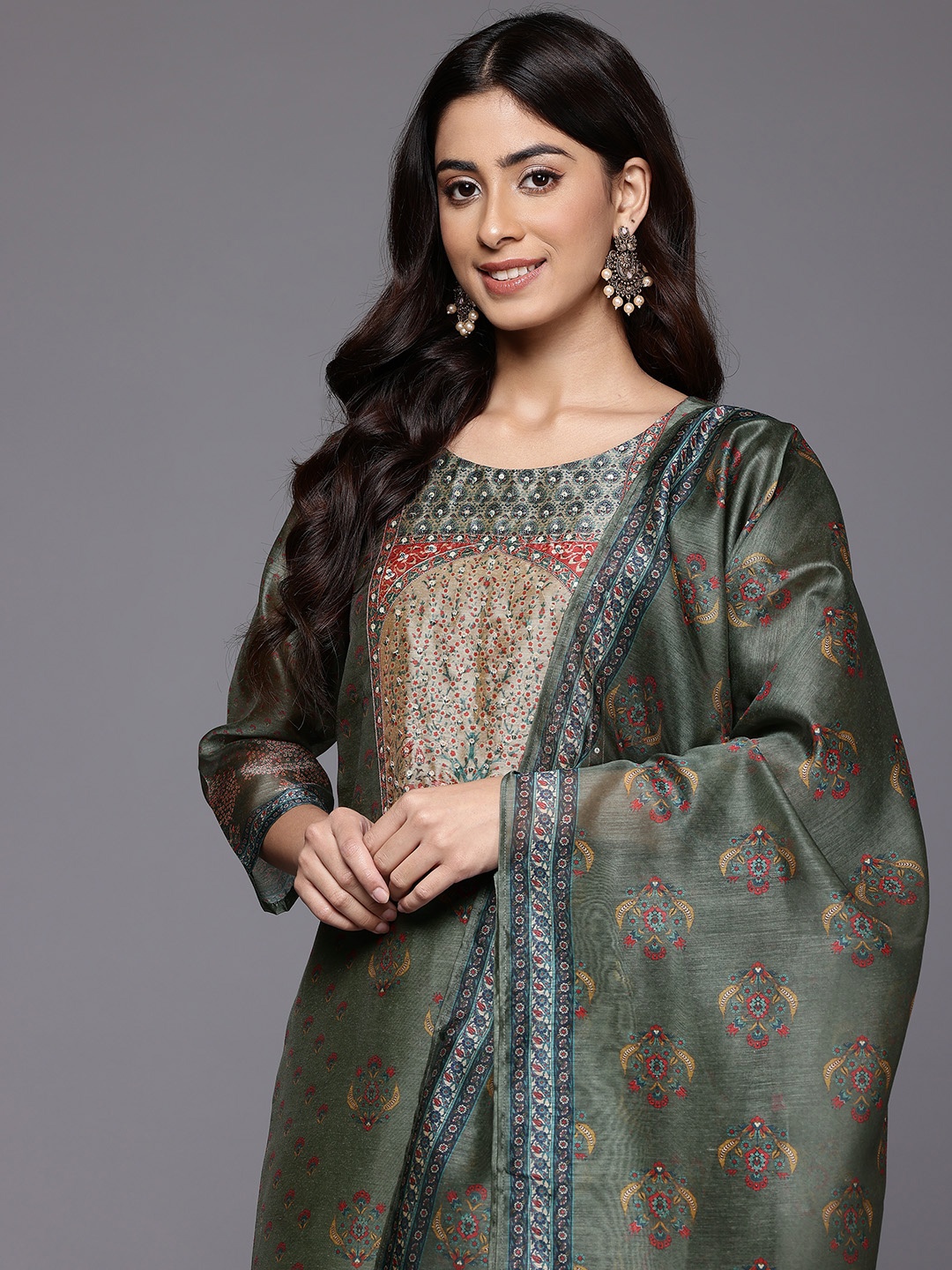 

Varanga Women Ethnic Motifs Sequinned Chanderi Silk Kurta with Trousers & Dupatta, Olive