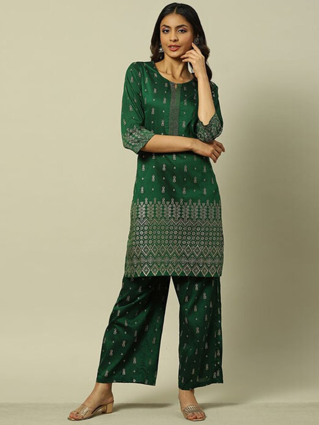 

Rangriti Floral Printed Round Neck Straight Kurta with Palazzos, Green
