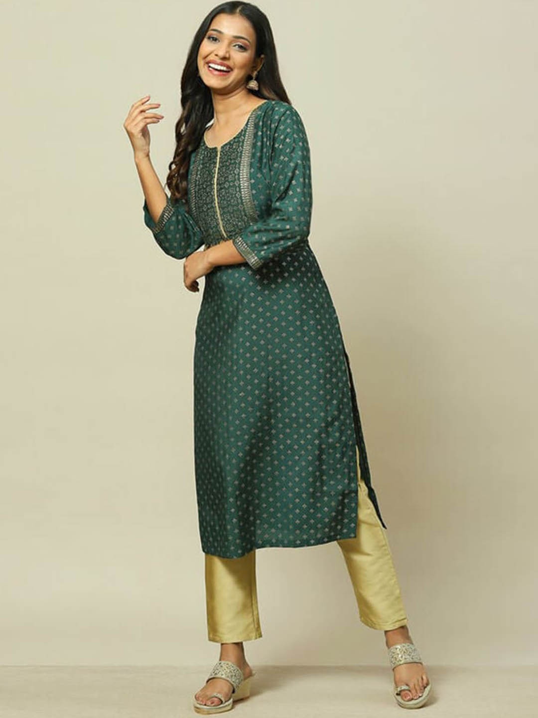 

Rangriti Round Neck Printed Kurta, Green