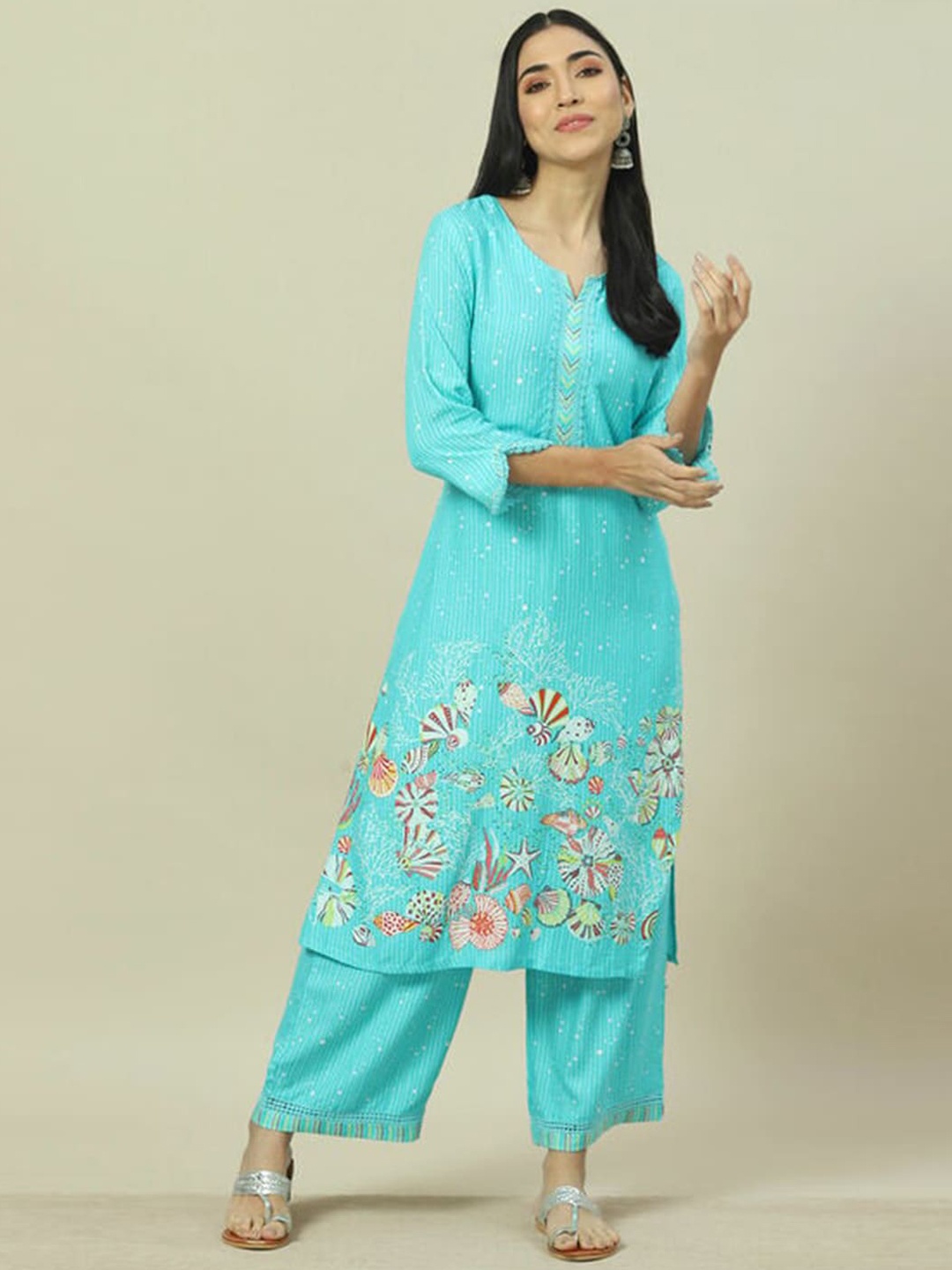 

Rangriti Geometric Embroidered Notched Neck Sequinned Straight Kurta, Sea green