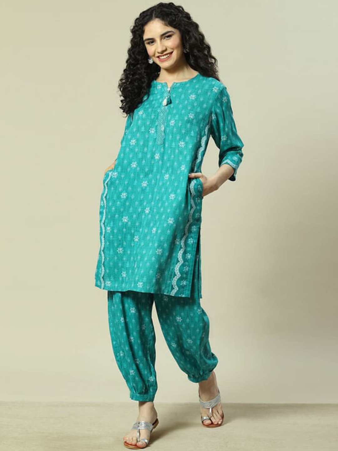 

Rangriti Floral Printed Regular Straight Kurta with Salwar, Green