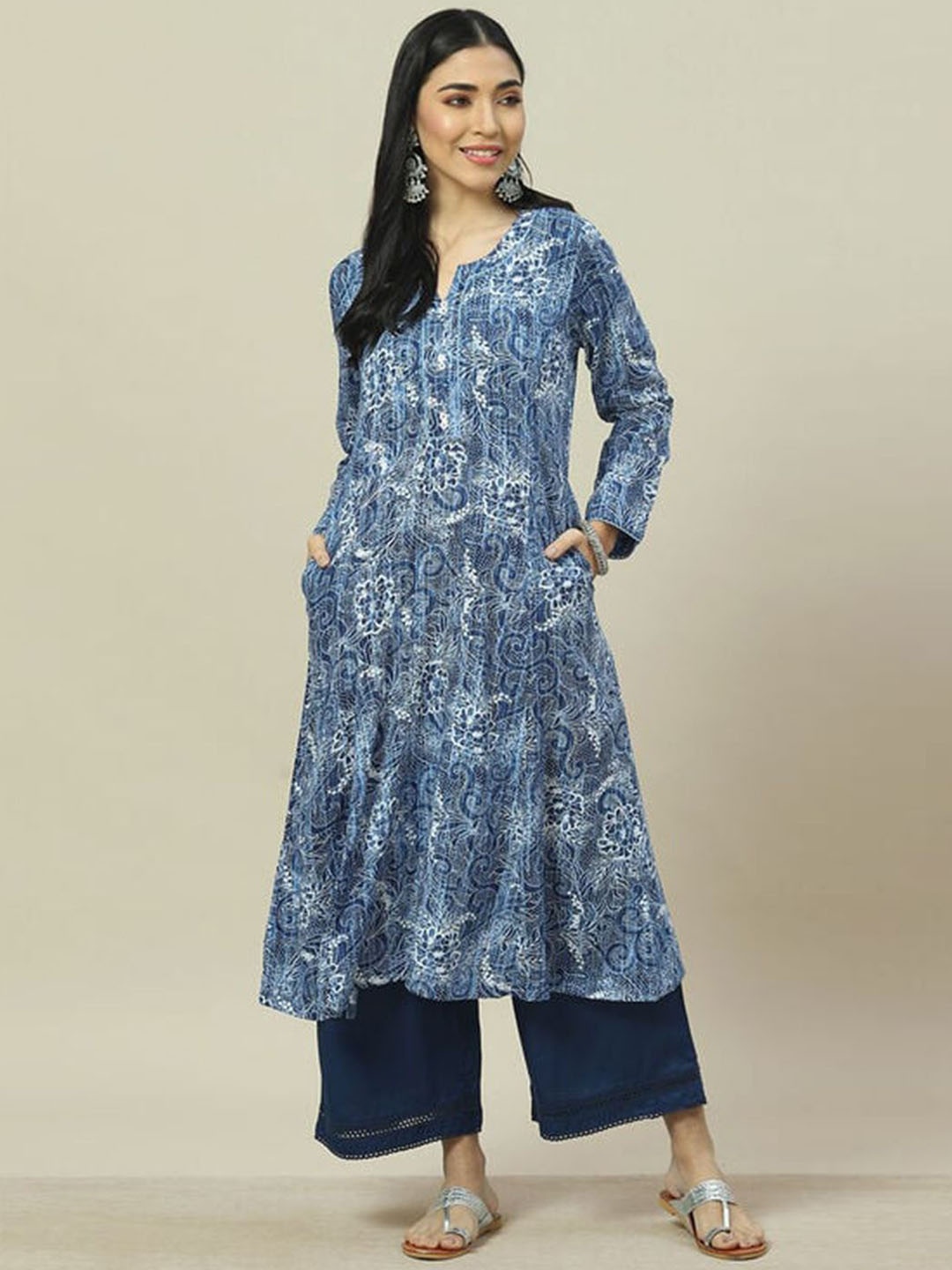 

Rangriti Abstract Dyed Notched Neck A-Line Kurta, Blue