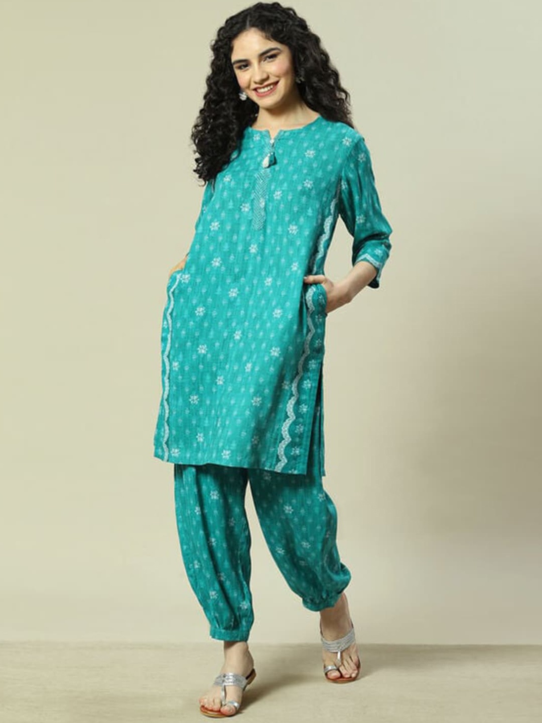 

Rangriti Floral Printed Regular Kurta with Salwar, Green
