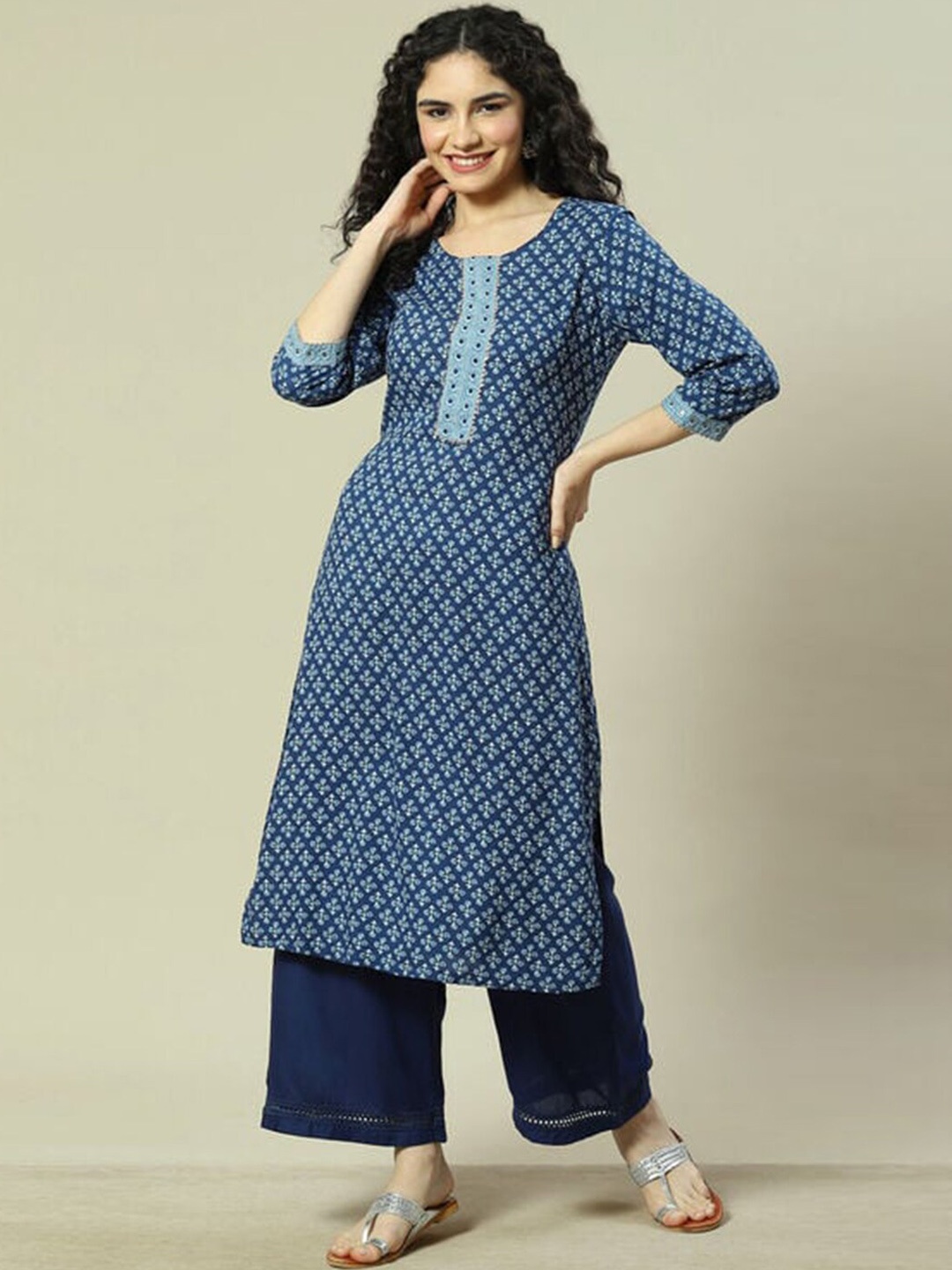 

Rangriti Floral Printed Round Neck Straight Kurta with Palazzos, Blue