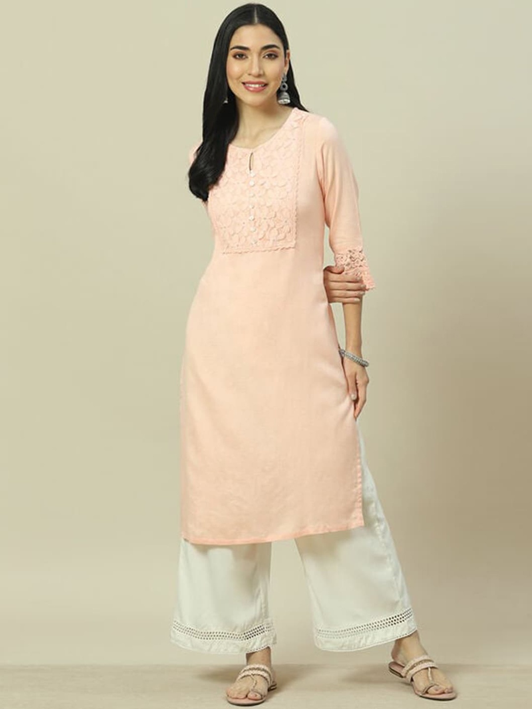 

Rangriti Floral Yoke Design Keyhole Neck Straight Kurta, Peach