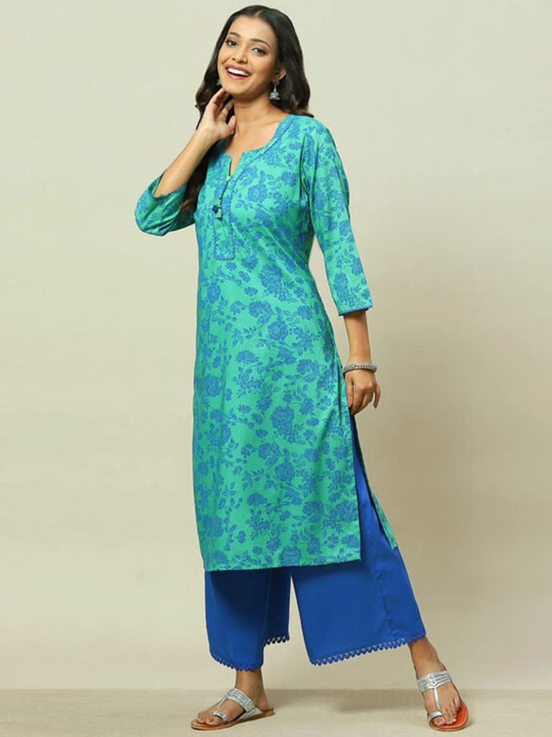 

Rangriti Floral Printed Notched Neck Gotta Patti Straight Kurta, Green