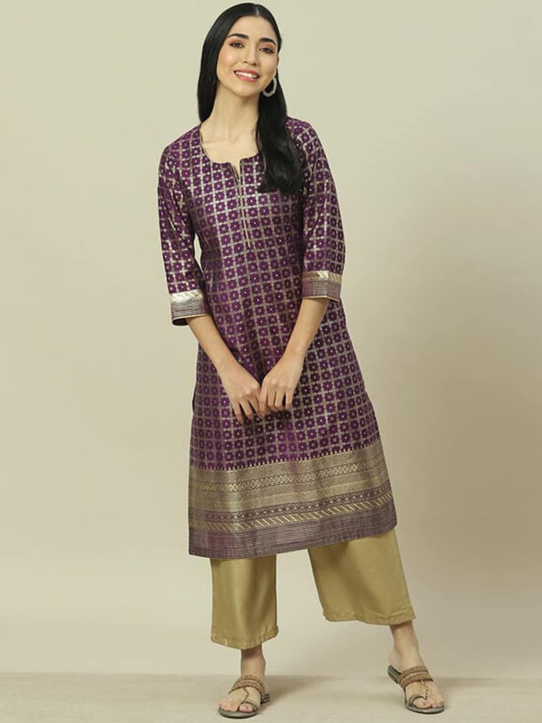 

Rangriti Geometric Printed Notched Neck Straight Kurta, Purple