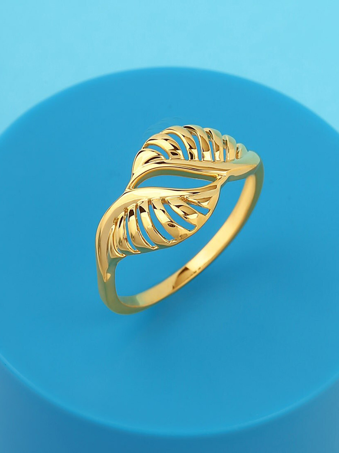 

CANDERE A KALYAN JEWELLERS COMPANY BIS Hallmark 18KT(750) Gold CZ Studded Ring -2.6gm