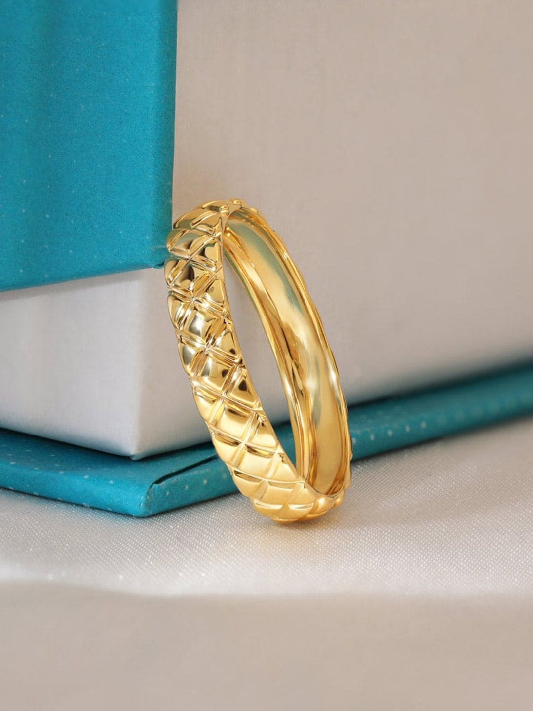 

CANDERE A KALYAN JEWELLERS COMPANY BIS Hallmark 18KT(750) Gold Finger Ring-2.14gm