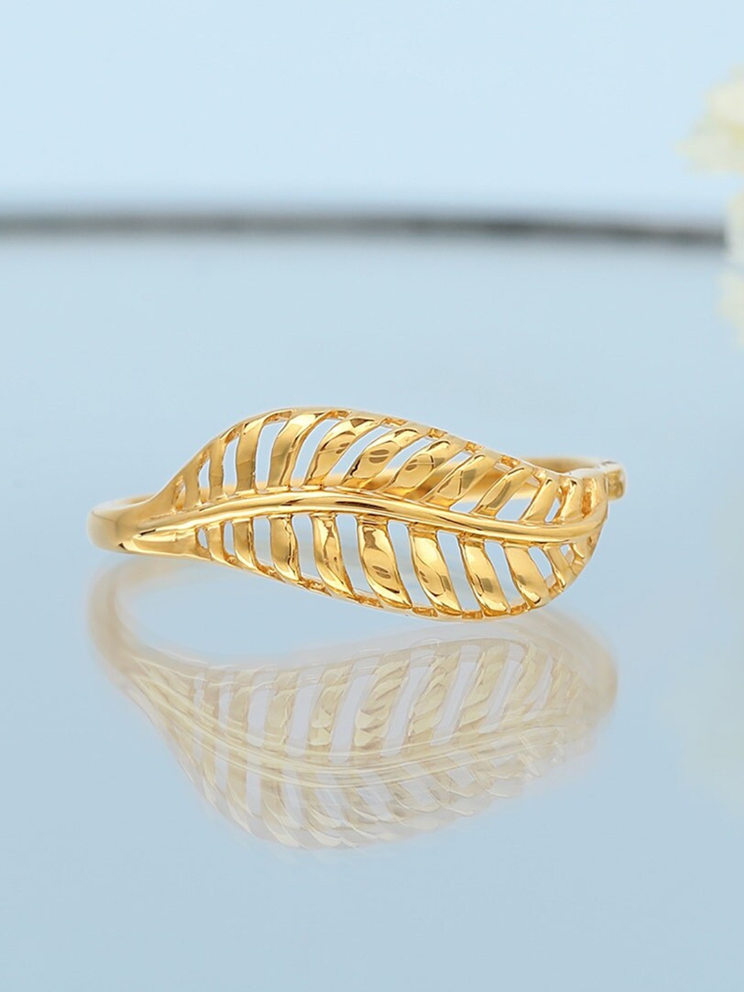 

CANDERE A KALYAN JEWELLERS COMPANY 18KT (750) Gold Finger Ring-2.5gm