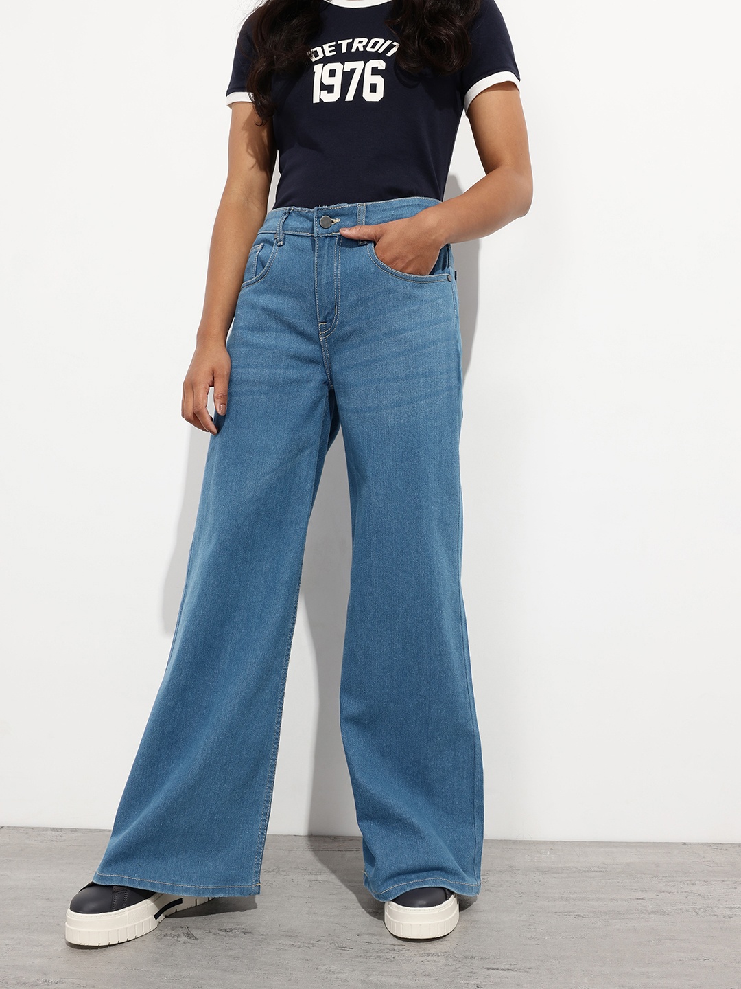 

DressBerry Women Millenium Mod Wide Leg Stretchy Jeans, Blue