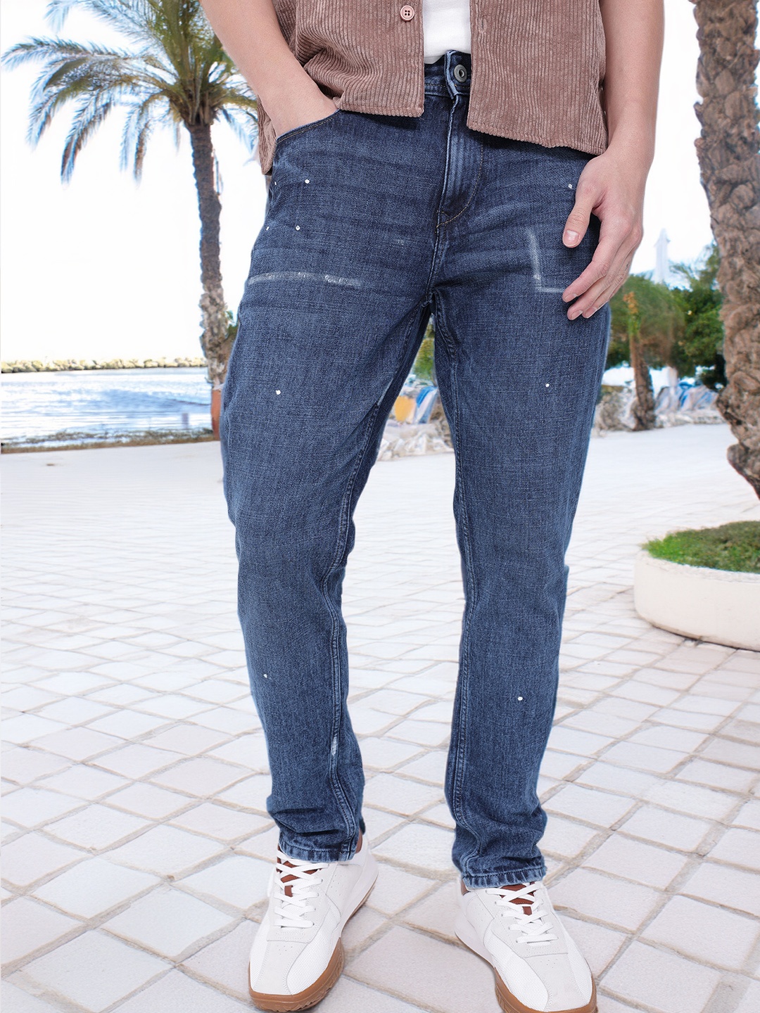 

The Roadster Life Co. Men The Minimalist Muse Slim Tapered Fit Printed Jeans, Blue