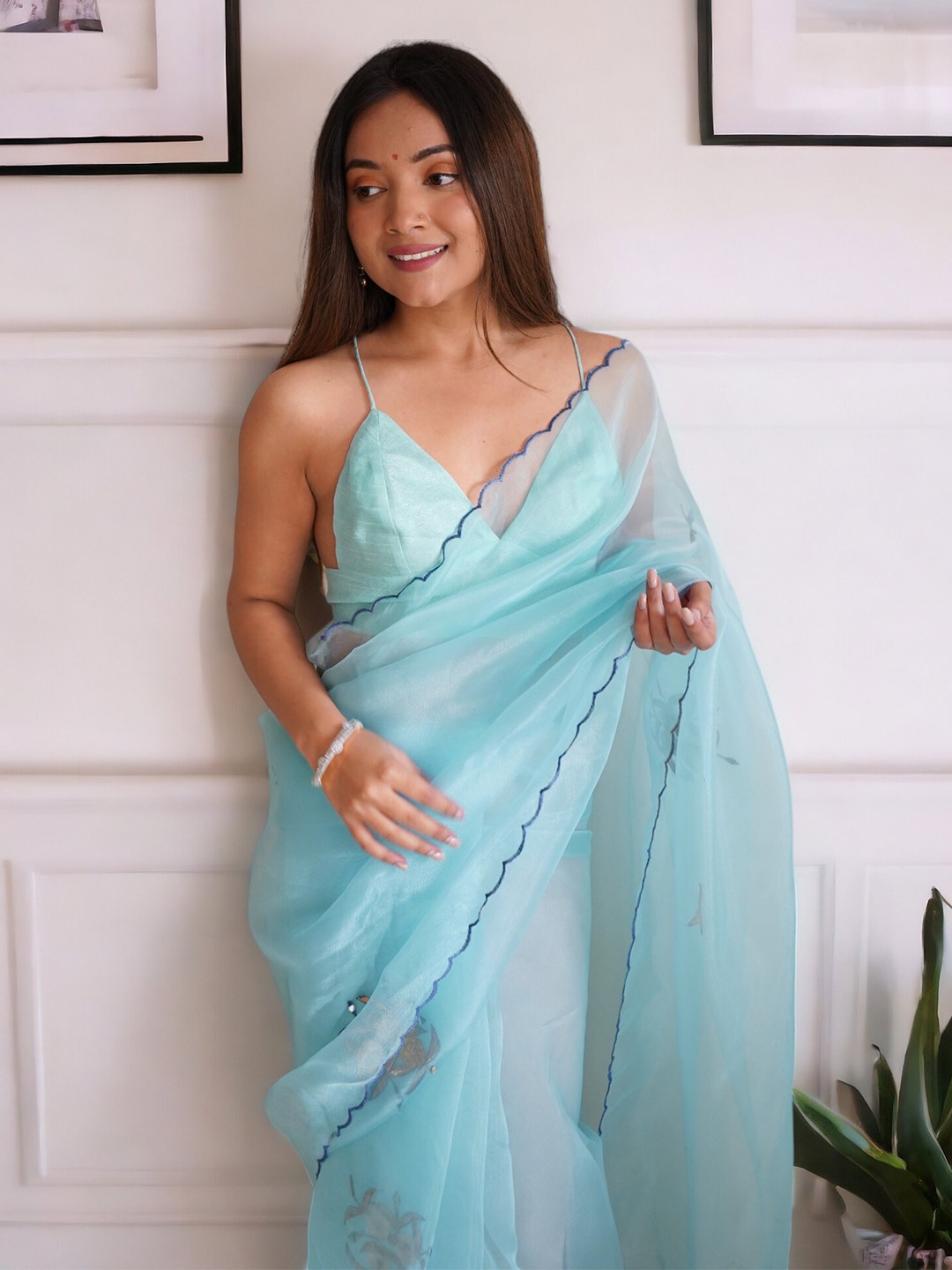 

Vastrasky Global Ethnic Motifs Embroidered Organza Saree, Teal