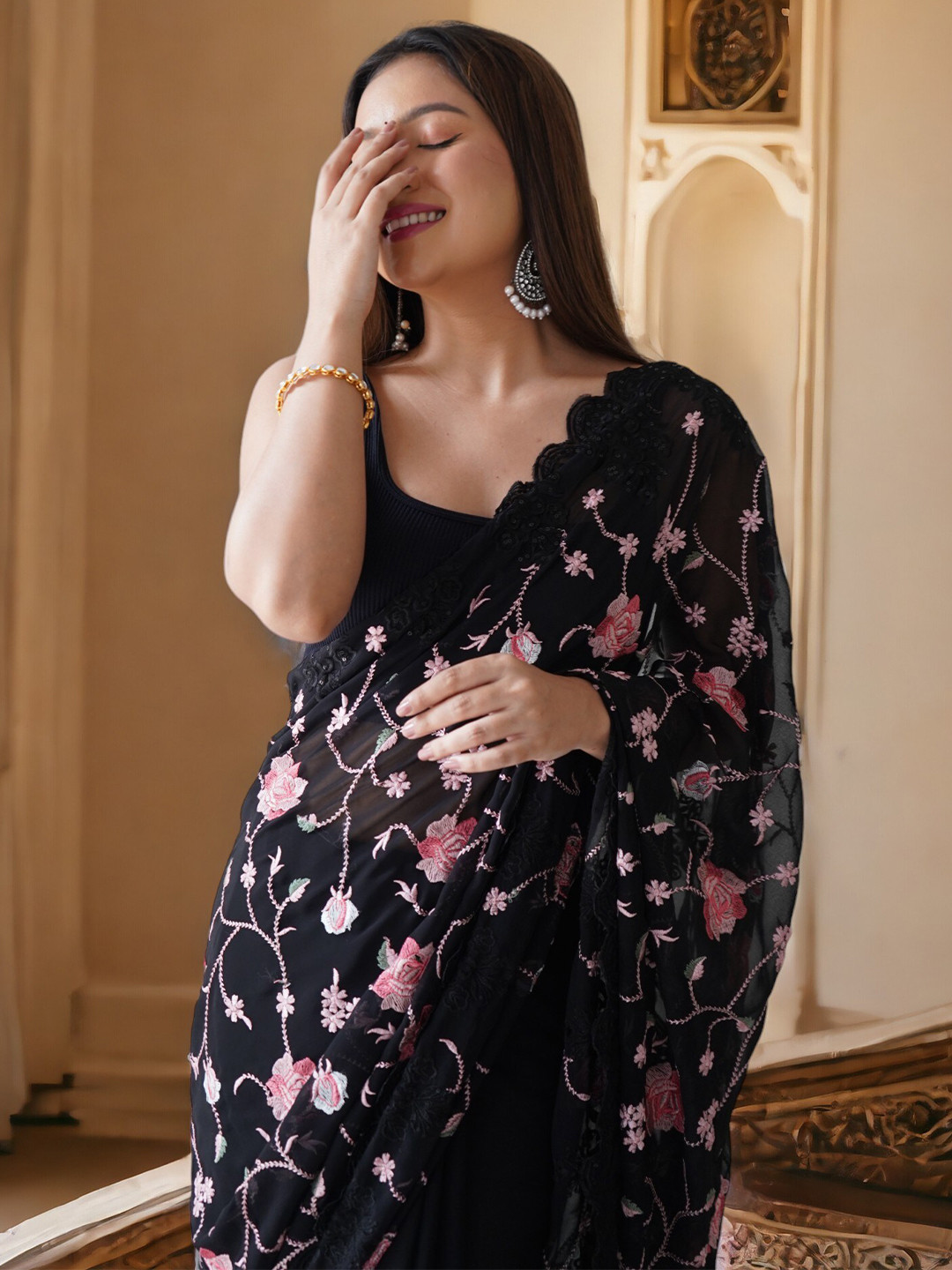 

Vastrasky Global Floral Embroidered Organza Saree, Black
