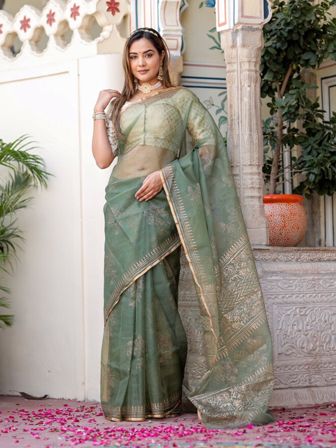 

DiraByDimple Ethnic Motifs Zari Organza Saree, Green