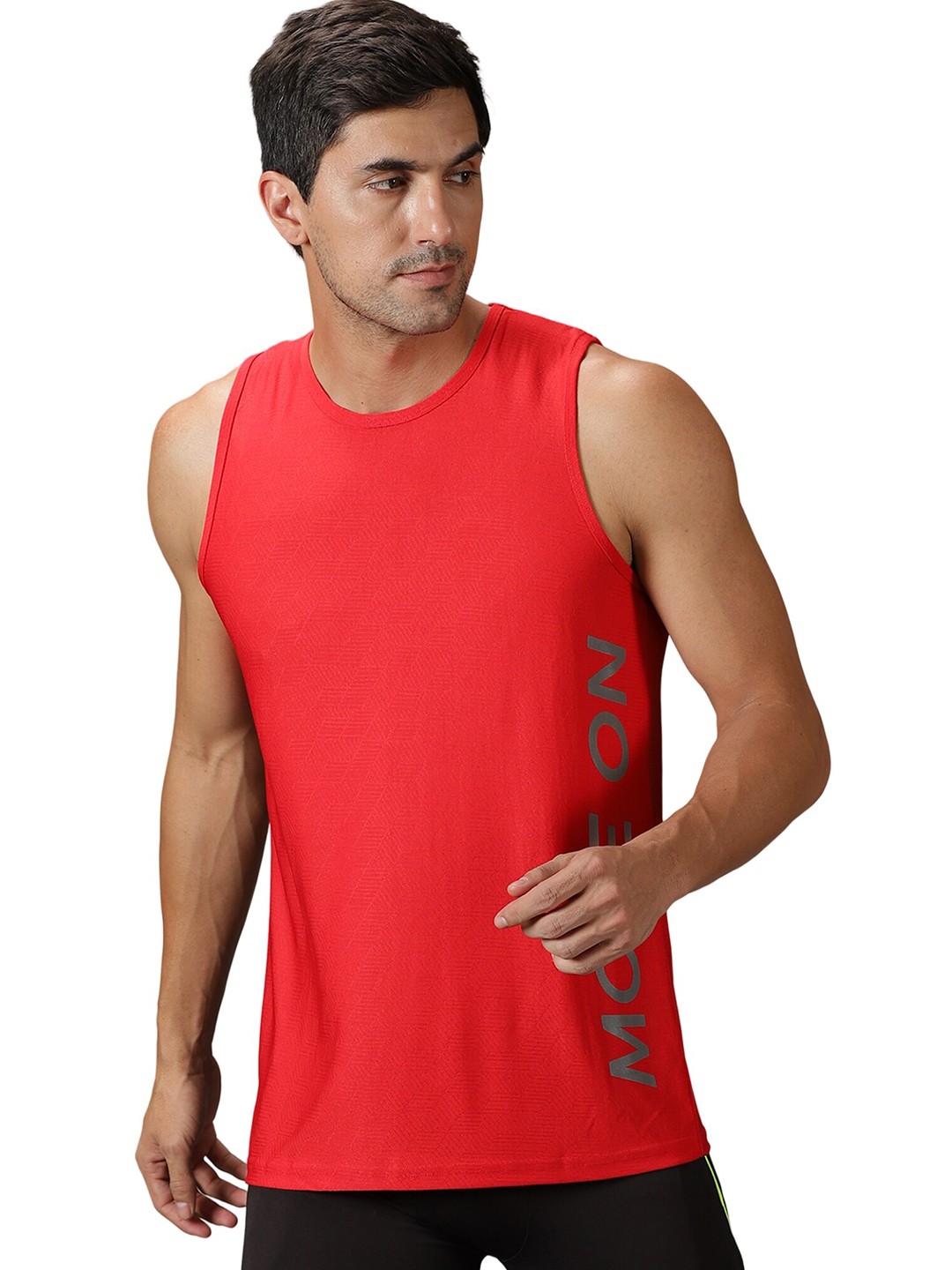 

DOMIN8 Typography Printed Sleeveless T-shirt, Red