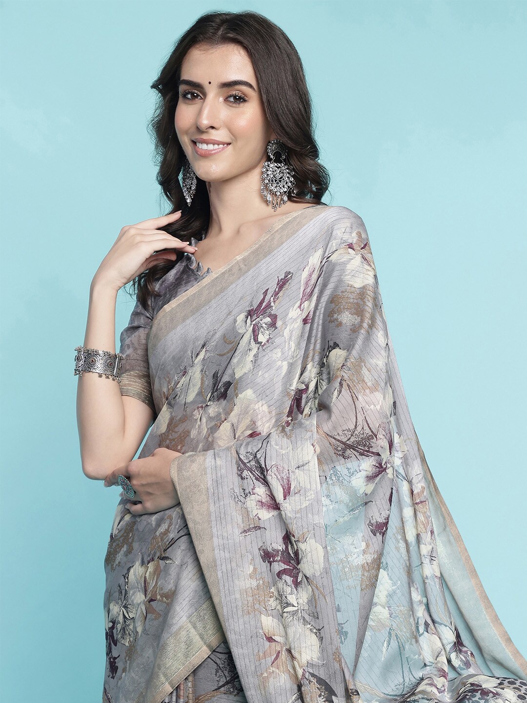 

Ishin Floral Poly Georgette Saree, Grey