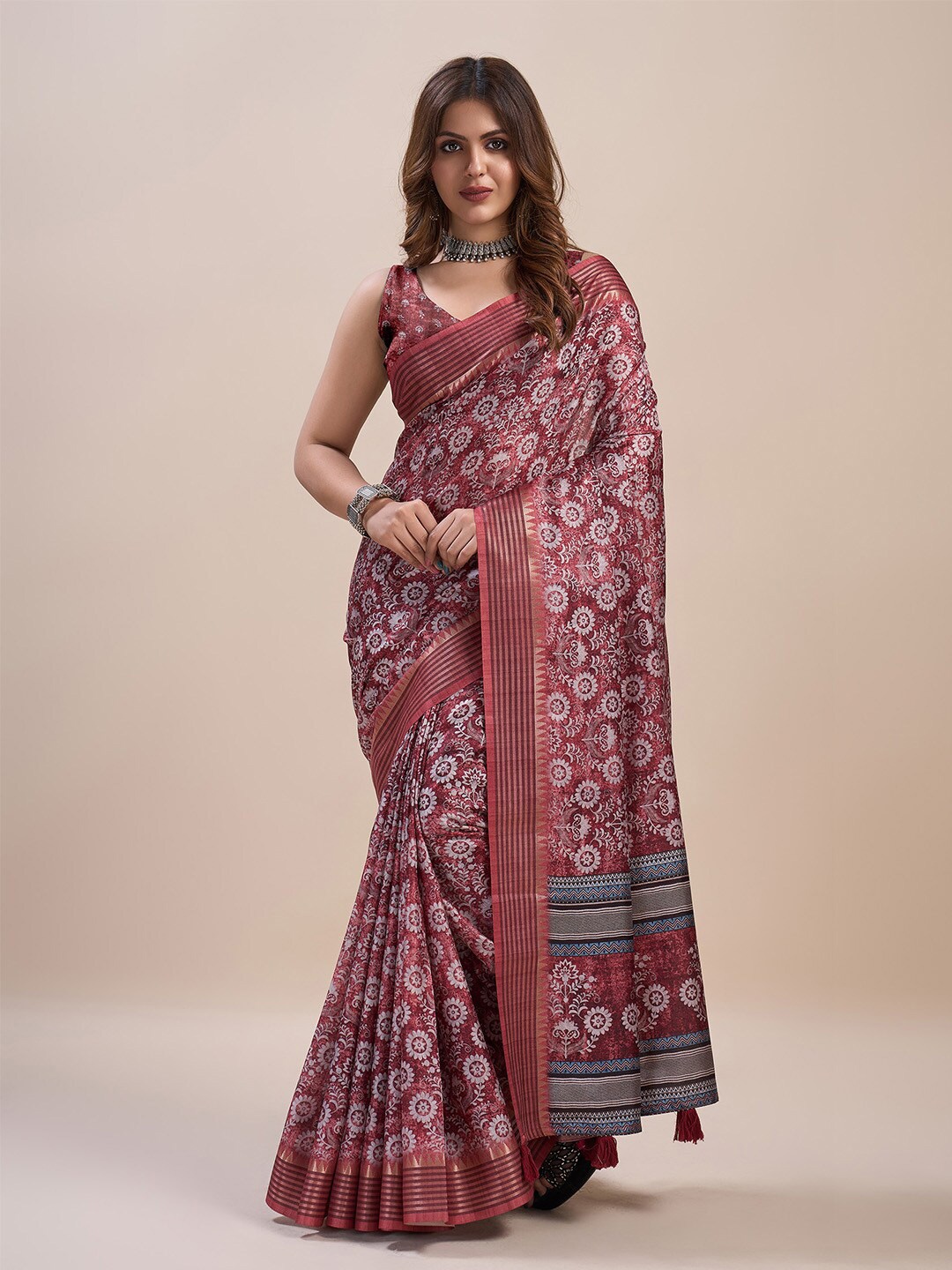 

Ishin Floral Silk Blend Saree, Maroon