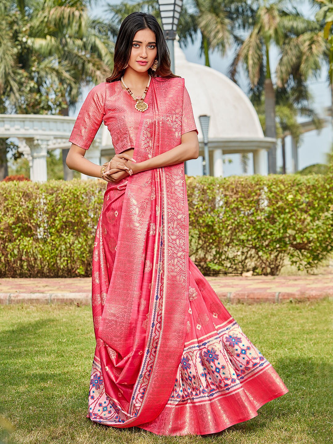 

Ishin Ethnic Motifs Zari Silk Blend Saree, Pink